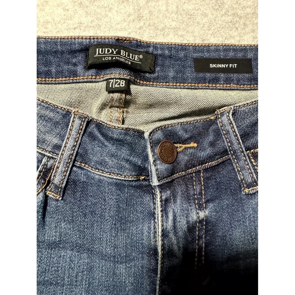 Judy Blue Women's Distressed Blue Jeans Size 26x27 size 7/28 ;